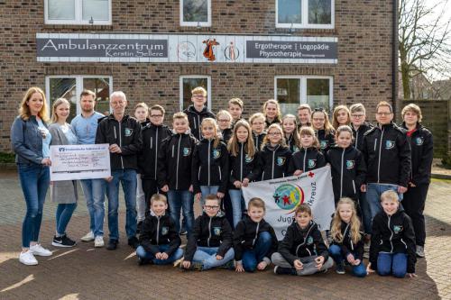 1.000 Euro vom Ambulanzzentrum Kerstin Sellere Bild Tim Heinrich